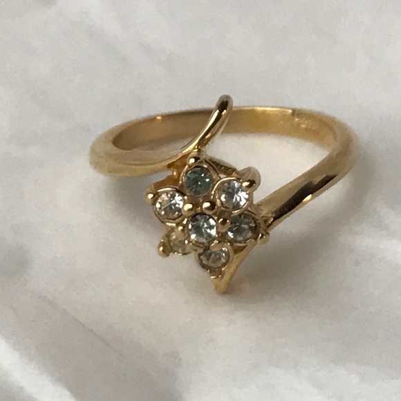 Park Lane Jewelry - Gold colored flower ring by Park Lane